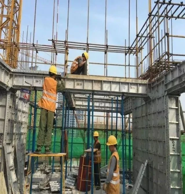 Instalación del encofrados de vigas de concreto
