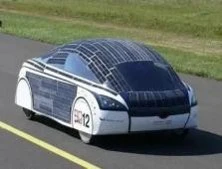 carros con paneles solares