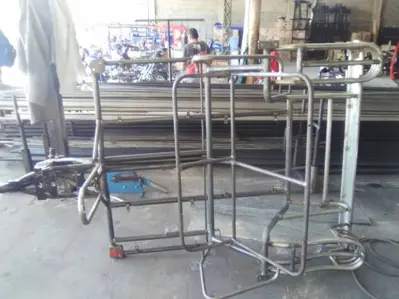 chasis de mototaxi fabricado en máquina dobladora de tubos hidráulica en Lima