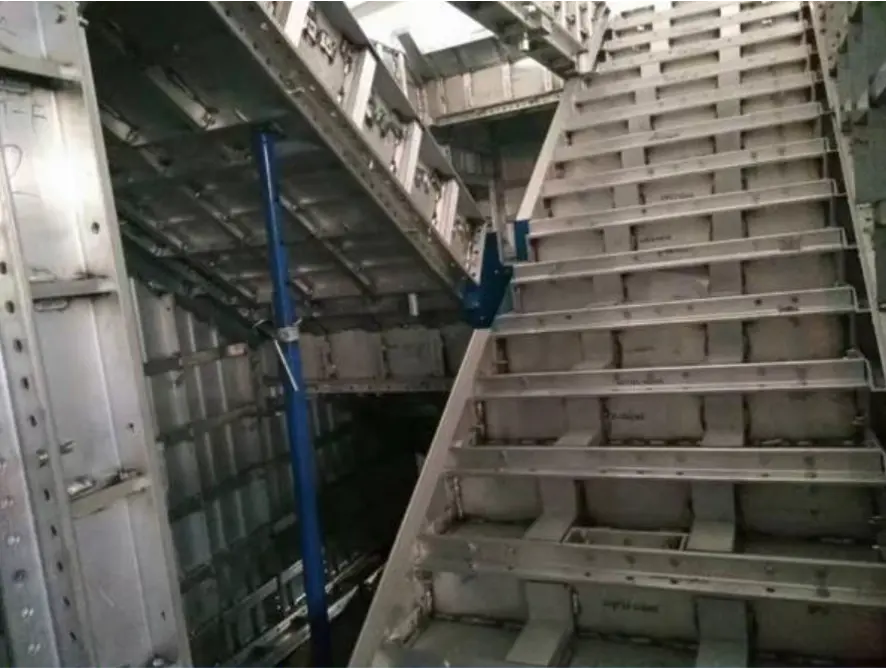 coffrage pour escalier beton